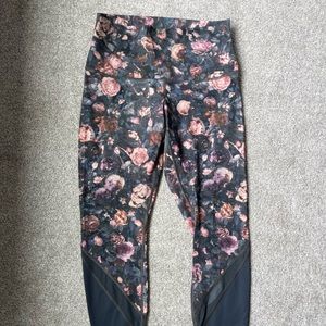 Lululemon limited edition size 8 floral cropped leggings
